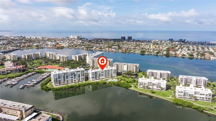 Updated Waterfront Condo in Harbourside ~~~LOW HOA's!~~~ RESORT - Beach Condo for sale in South Pasadena, Florida on Beachhouse.com