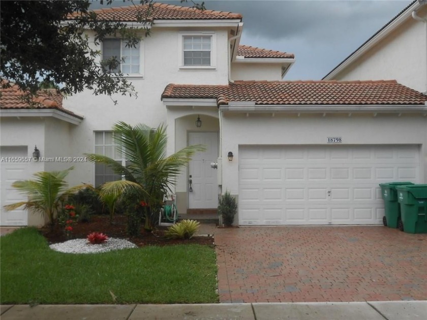 Beautiful 3 bedroom 2.5 bathroom, 2 car garage townhome in Grand - Beach Townhome/Townhouse for sale in Miramar, Florida on Beachhouse.com