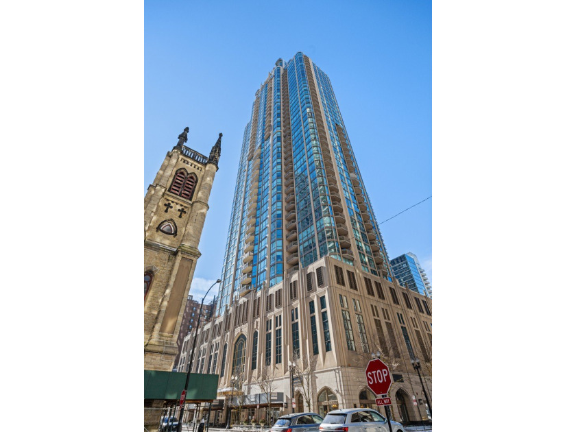 Bright and spacious 1 bed, 1.5 bathroom at the renowned Lucien - Beach Condo for sale in Chicago, Illinois on Beachhouse.com