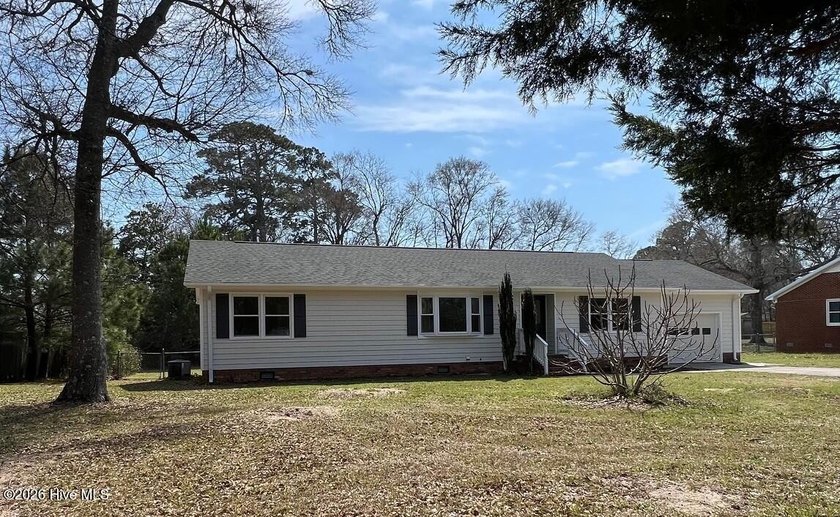 YOU MUST SEE! Home in the heart of desirable Cape Carteret - Beach Home for sale in Cape Carteret, North Carolina on Beachhouse.com