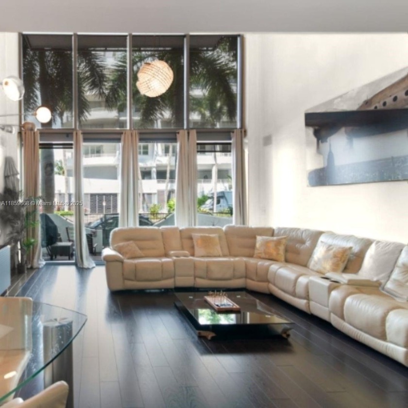 Bring your toothbrush and move into this little piece of NY in - Beach Condo for sale in Miami Beach, Florida on Beachhouse.com