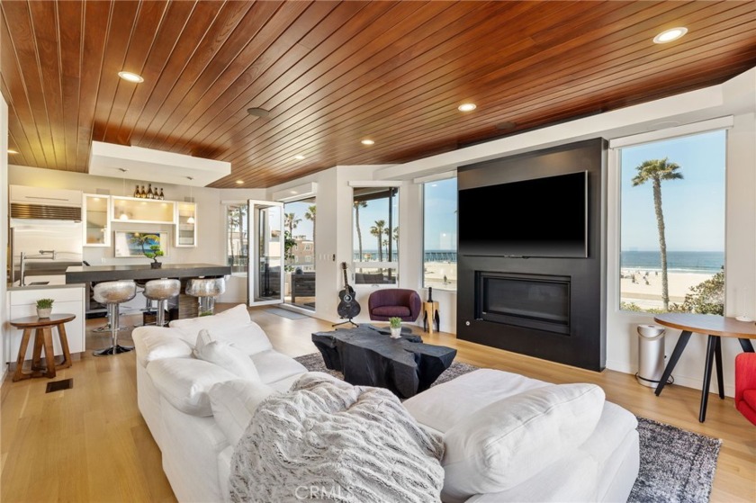 Nestled near the coveted Hermosa Beach pier, this remarkable - Beach Townhome/Townhouse for sale in Hermosa Beach, California on Beachhouse.com