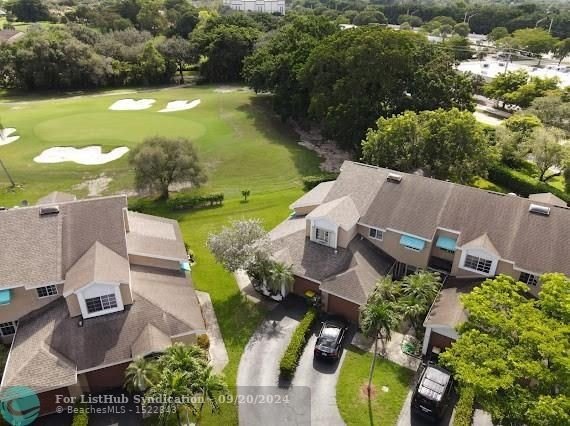 Welcome to this beautiful end unit located on the 5th green of - Beach Townhome/Townhouse for sale in Tamarac, Florida on Beachhouse.com