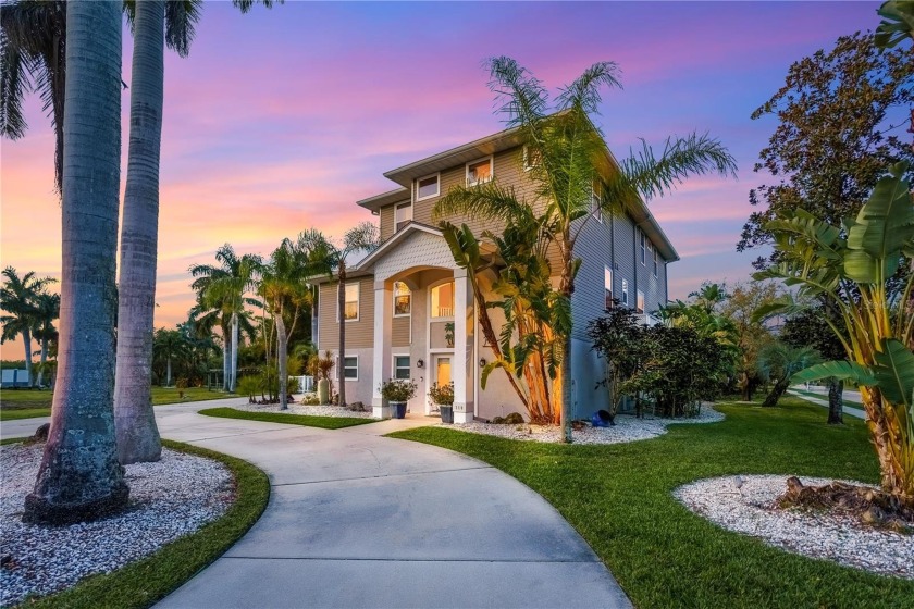 NW Bradenton waterfront home is situated in the quiet and - Beach Home for sale in Bradenton, Florida on Beachhouse.com
