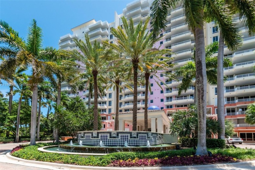 Spacious 4-bedroom, 5-bath residence in the prestigious Ocean - Beach Condo for sale in Key Biscayne, Florida on Beachhouse.com