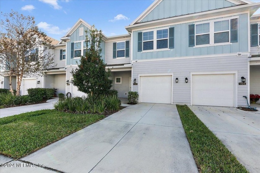 Price to sell! This well-maintenanced townhouse is located in a - Beach Townhome/Townhouse for sale in Jacksonville, Florida on Beachhouse.com