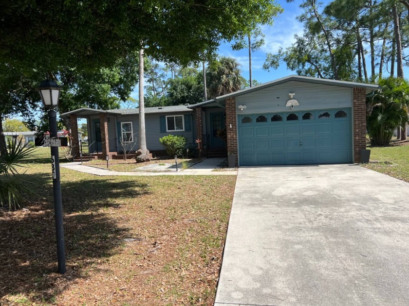 This lovely manufactured home is on leased land. Age 55+ and pet - Beach Home for sale in North Fort Myers, Florida on Beachhouse.com