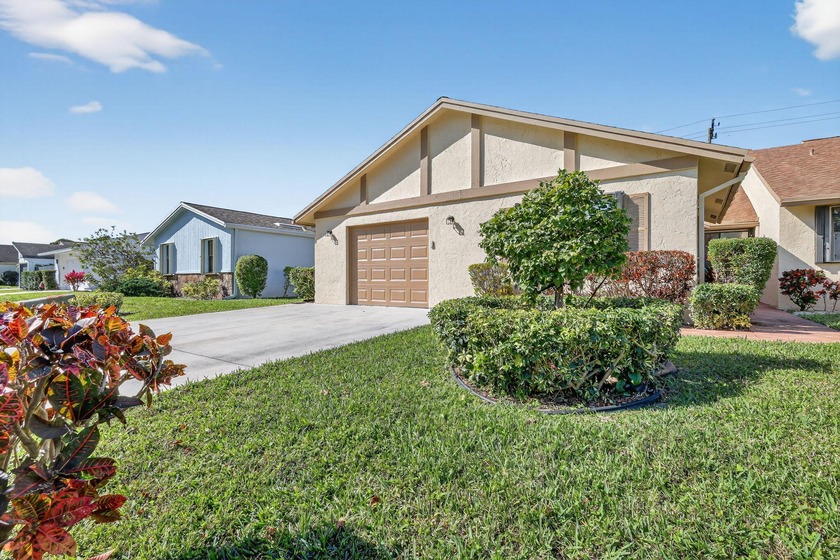 Very Spacious and move-in ready 2-bedroom, 2-bath home offering - Beach Home for sale in Delray Beach, Florida on Beachhouse.com