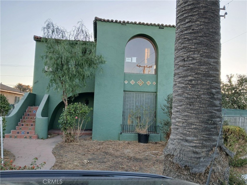 Welcome to this Spanish duplex located in the Westside Area of - Beach Townhome/Townhouse for sale in Long Beach, California on Beachhouse.com