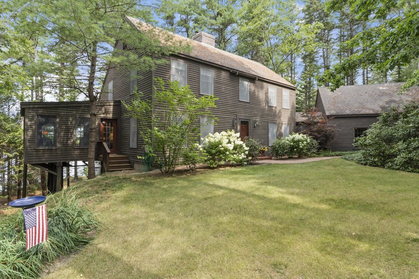 This beautifully maintained custom saltbox-style home, built in - Beach Home for sale in Harpswell, Maine on Beachhouse.com