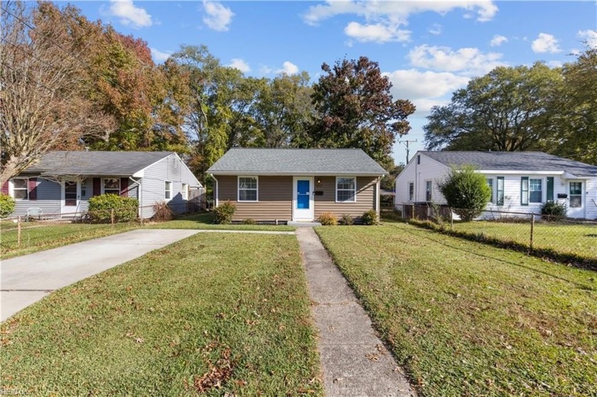 Come view this beautifully renovated home before it's gone! The - Beach Home for sale in Hampton, Virginia on Beachhouse.com