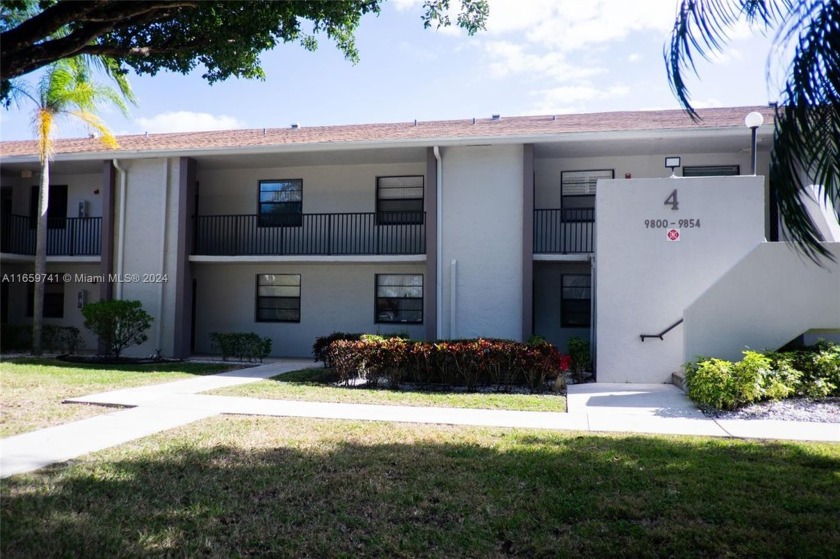 Spacious (1170 sq ft), all ages, completely renovated, first - Beach Condo for sale in Tamarac, Florida on Beachhouse.com