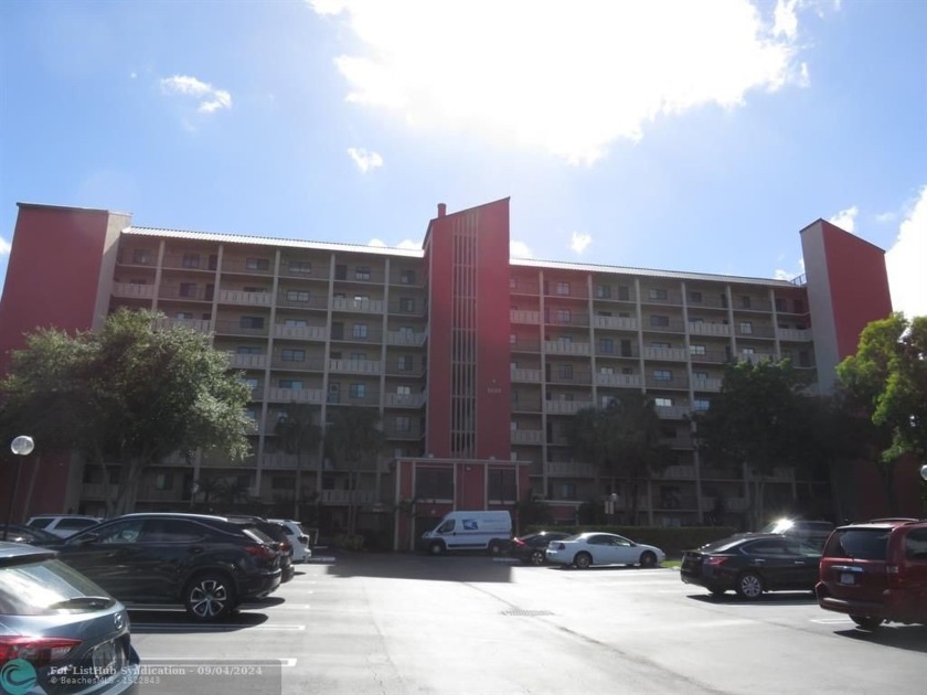 2Bed/2Bath 8th floor unit in Cypress Bend. Heated swimming pool - Beach Condo for sale in Pompano Beach, Florida on Beachhouse.com