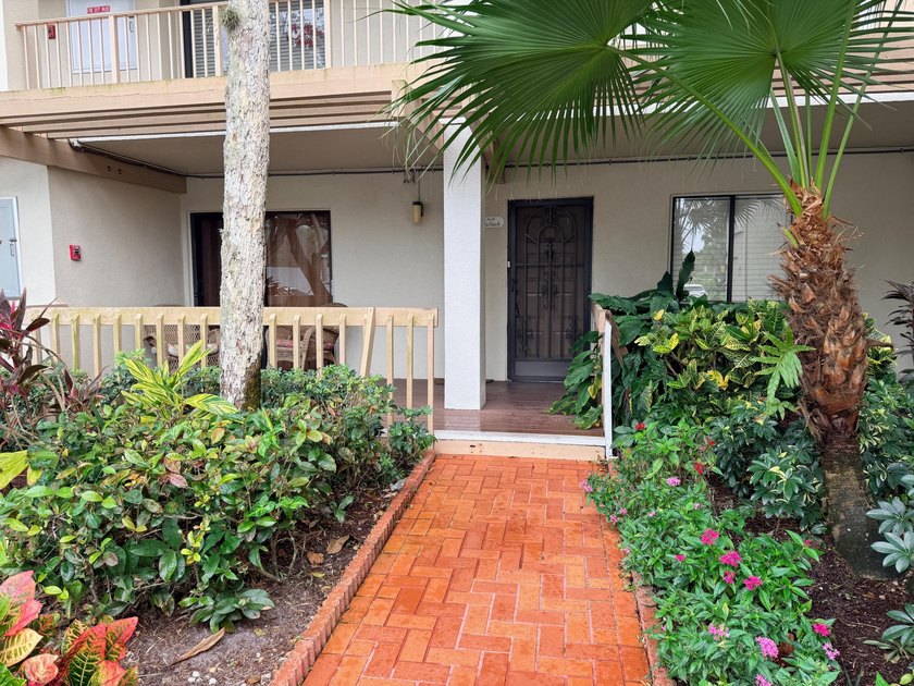Welcome to this great condo in Huntington Lakes. Rarely offered - Beach Condo for sale in Delray Beach, Florida on Beachhouse.com