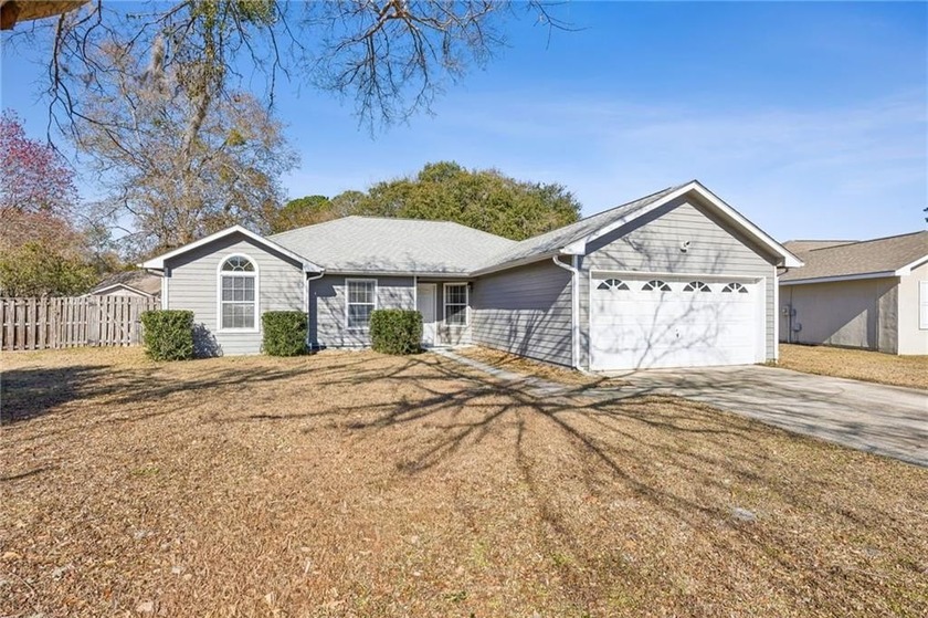 Beautifully maintained 3BR/2BA home with private bonus room - Beach Home for sale in Saint Marys, Georgia on Beachhouse.com