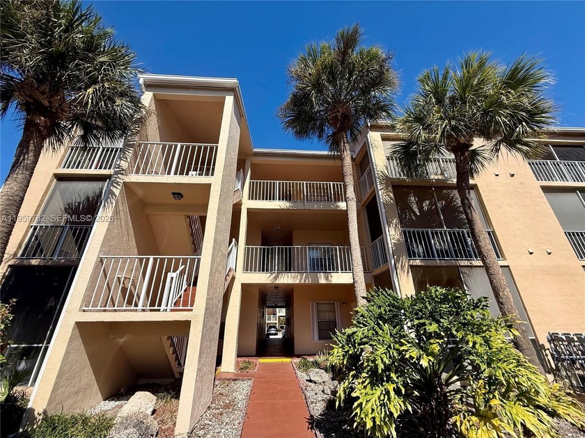 Welcome home to Hammocks Trails- This private 3rd floor corner - Beach Condo for sale in Miami, Florida on Beachhouse.com