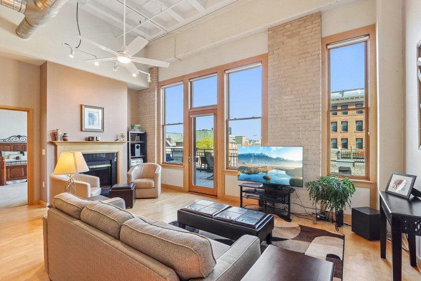 Just listed for the 1st time since the building was converted - Beach Condo for sale in Milwaukee, Wisconsin on Beachhouse.com