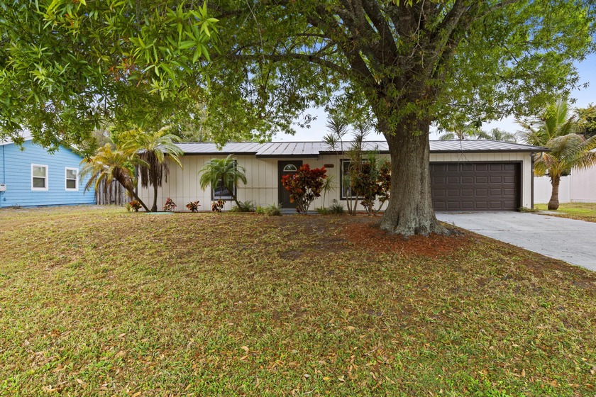 Beautifully updated 2BR/2BA home in the heart of Port St. Lucie - Beach Home for sale in Port Saint Lucie, Florida on Beachhouse.com