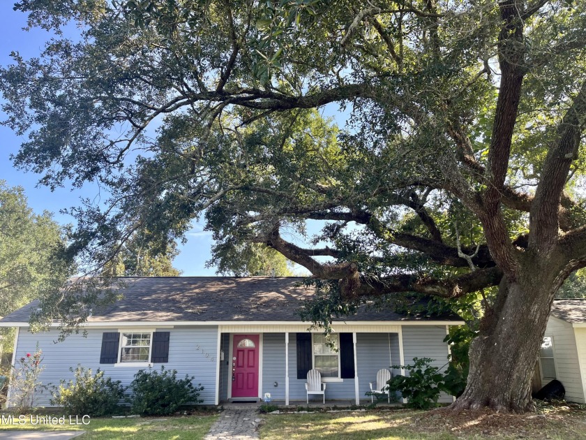Escape to your own private paradise with this charming beach - Beach Home for sale in Gulfport, Mississippi on Beachhouse.com