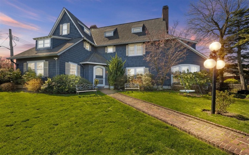 Welcome to The Point at Douglaston Manor. This over a century - Beach Home for sale in Douglaston, New York on Beachhouse.com
