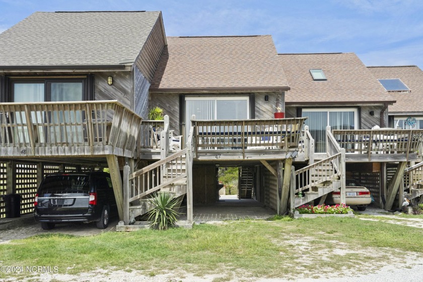 Here's your chance to own a charming beach villa! Whether you're - Beach Townhome/Townhouse for sale in North Topsail Beach, North Carolina on Beachhouse.com