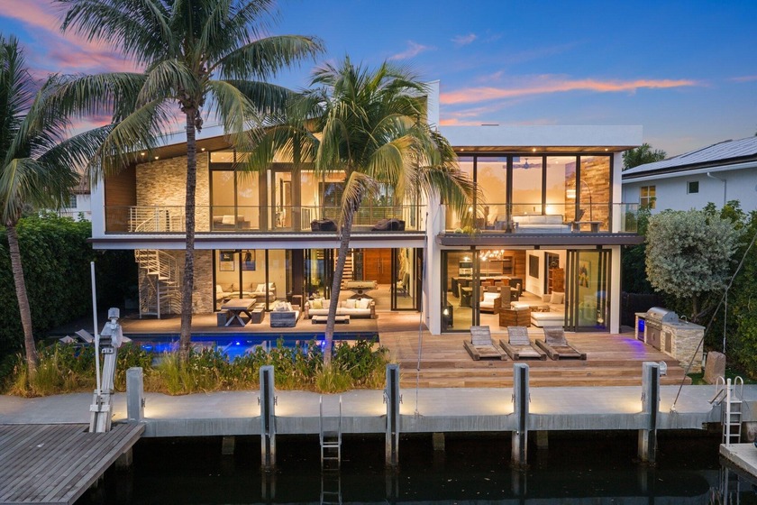 Stunning contemporary 5-bedroom + office waterfront residence - Beach Home for sale in Boca Raton, Florida on Beachhouse.com