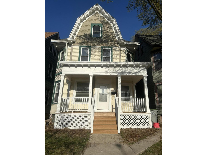Beautiful newly remodeled 4-bedroom Victorian with refinished - Beach Home for sale in Milwaukee, Wisconsin on Beachhouse.com