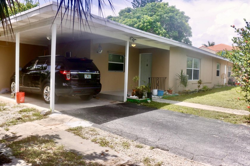 Currently a Duplex on 2 lots. A large 3 BR 2BA, and a 1/1 is - Beach Home for sale in Lake Worth Beach, Florida on Beachhouse.com