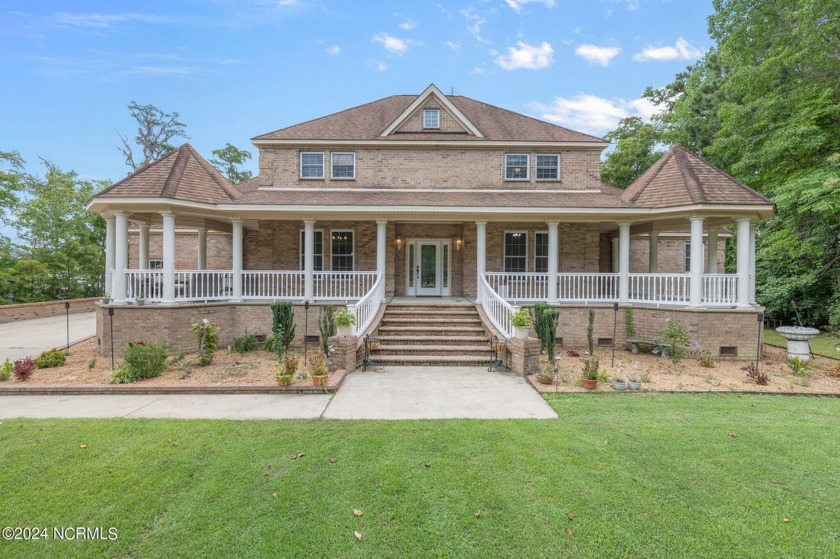 Custom-built brick waterfront home, on a private cul-de-sac lot! - Beach Home for sale in Hertford, North Carolina on Beachhouse.com