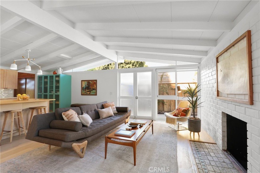 Welcome to 3012 Roxanne Ave! This architectural gem boasts - Beach Home for sale in Long Beach, California on Beachhouse.com