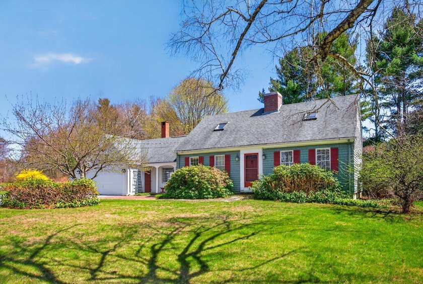 Welcome to 16 Mast Road - this classic Cape has been genuinely - Beach Home for sale in Falmouth, Maine on Beachhouse.com