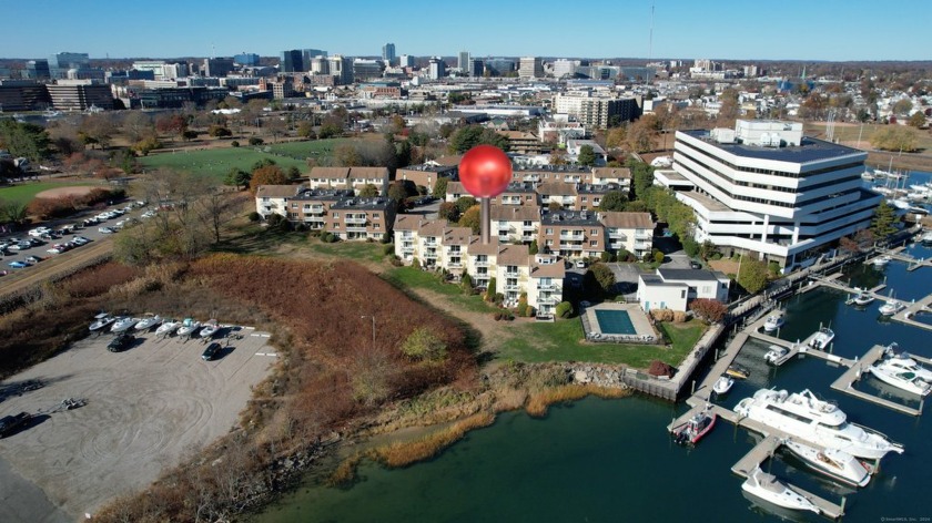 Move right into this bright and spacious townhome in Stamford's - Beach Condo for sale in Stamford, Connecticut on Beachhouse.com