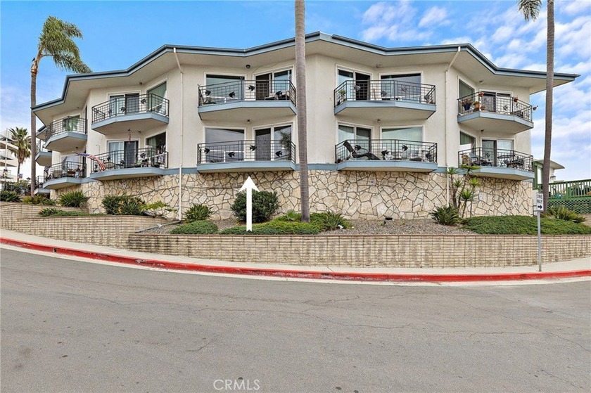 Contact Sandy & Rich to see this home @ .

Location, Location - Beach Condo for sale in San Clemente, California on Beachhouse.com