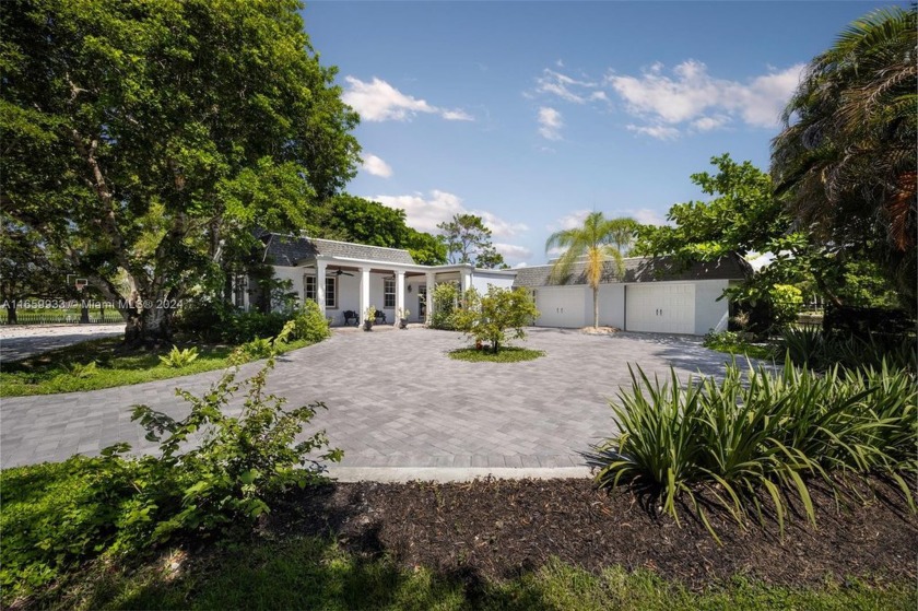 Welcome to this exquisite lakefront estate in Davie, FL! This - Beach Home for sale in Davie, Florida on Beachhouse.com