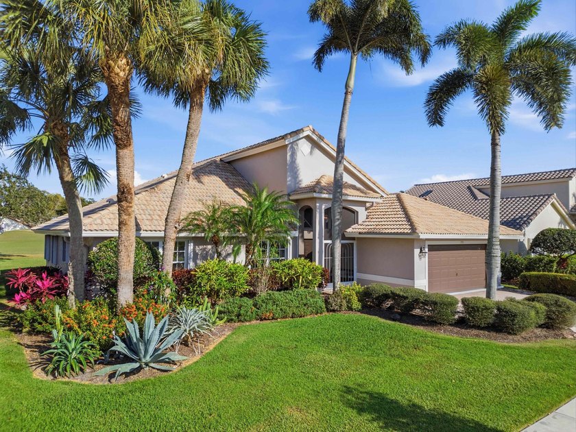 Beautifully maintained 2BR + den/2BA Brentwood model with - Beach Home for sale in Boynton Beach, Florida on Beachhouse.com
