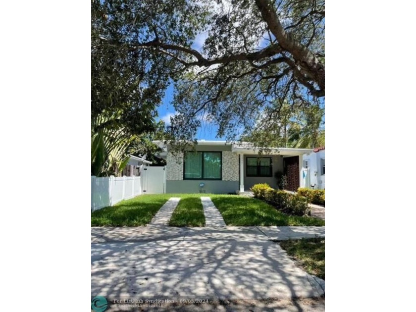 STUNNING REMODELED HOUSE! NEW KITCHEN. BRAND NEW APPLIANCES. NEW - Beach Home for sale in Hollywood, Florida on Beachhouse.com