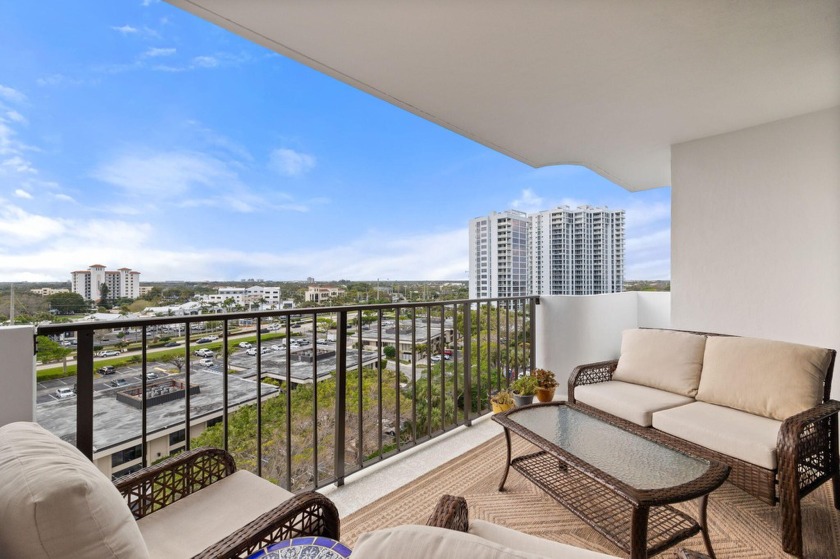 Welcome to this cozy 10th-floor condo, where you'll find - Beach Condo for sale in North Palm Beach, Florida on Beachhouse.com