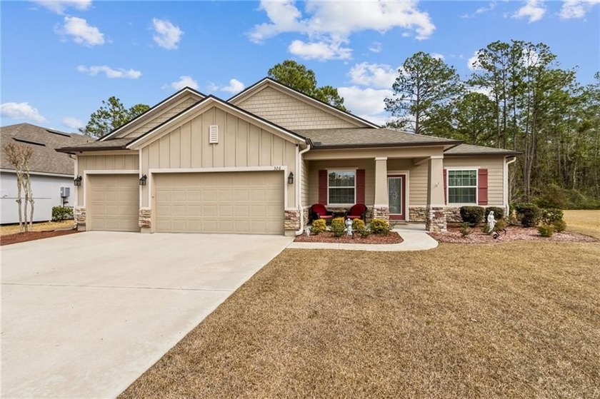 Stunning, like-new 4 bedroom, 3 bath home offering 2,396 square - Beach Home for sale in Saint Marys, Georgia on Beachhouse.com