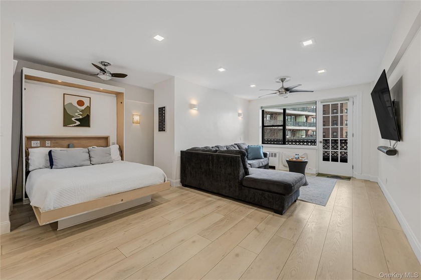 Gorgeous updated studio apartment with a parking space offering - Beach Lot for sale in New Rochelle, New York on Beachhouse.com