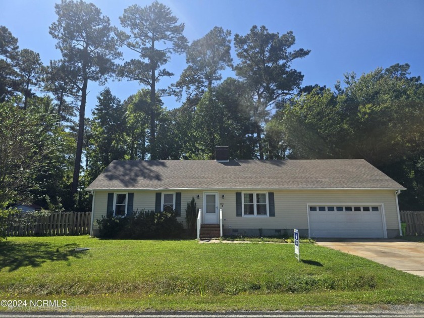 Your Peaceful Retreat Awaits! Discover tranquility amidst the - Beach Home for sale in New Bern, North Carolina on Beachhouse.com