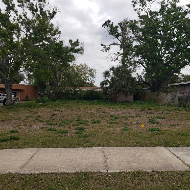 Here is a great opportunity to purchase a vacant lot in - Beach Lot for sale in Clearwater, Florida on Beachhouse.com