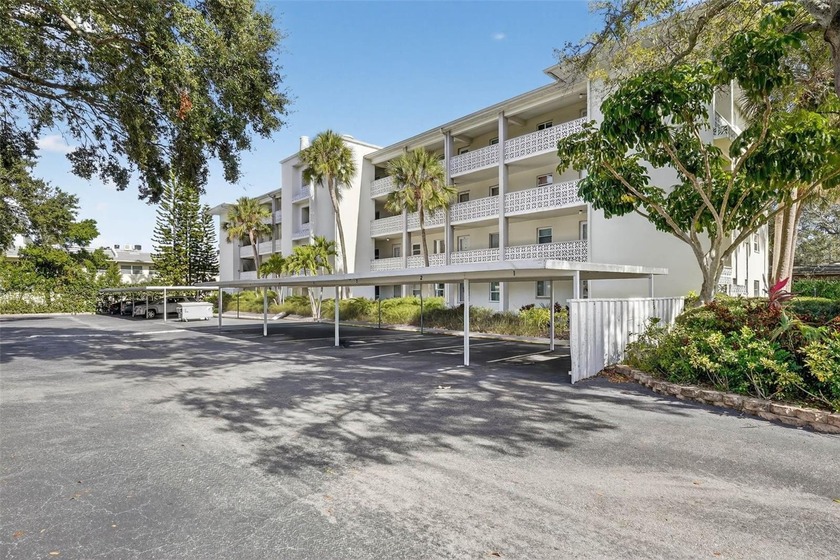Welcome to this well-maintained condo located in the heart of - Beach Condo for sale in Clearwater, Florida on Beachhouse.com