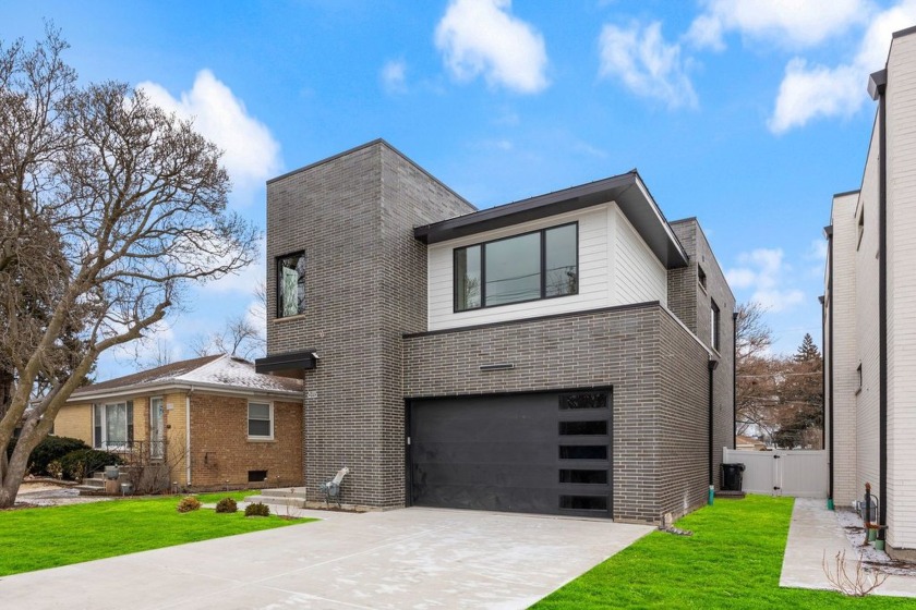 Welcome to 8115 East Prairie in Skokie, where quality meets - Beach Home for sale in Skokie, Illinois on Beachhouse.com