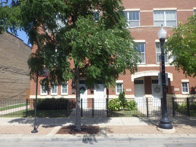 Just steps from the Lake Michigan and golf course, its a one of - Beach Townhome/Townhouse for sale in Chicago, Illinois on Beachhouse.com