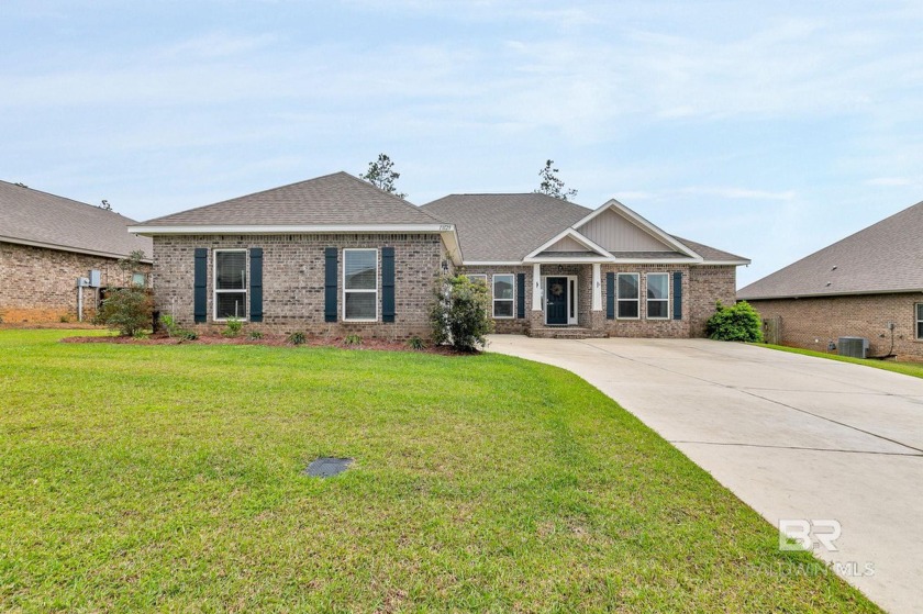 WELCOME HOME! This beautiful, GOLD FORTIFIED, POOL HOME has four - Beach Home for sale in Daphne, Alabama on Beachhouse.com