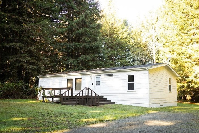 Welcome to this beautifully maintained manufactured home nestled - Beach Home for sale in Crescent City, California on Beachhouse.com