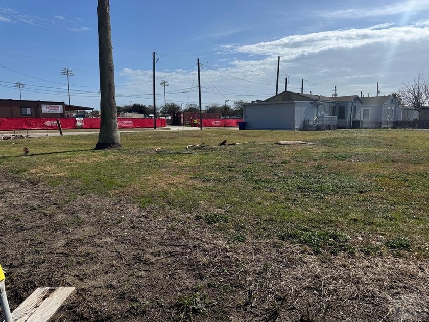 Corner lot prime for development for single family or multiple - Beach Lot for sale in Galveston, Texas on Beachhouse.com