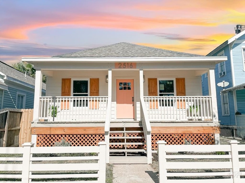 Peachtree Cottage was thoughtfully restored to honor the - Beach Home for sale in Galveston, Texas on Beachhouse.com