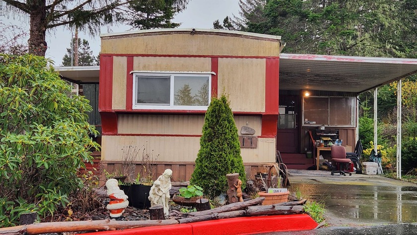 This is an older single-wide manufactured home offering an - Beach Home for sale in Crescent City, California on Beachhouse.com