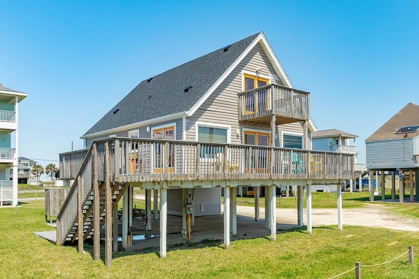 GORGEOUS remodeled 2nd row Beach House!.  This 4 bed/2 bath - Beach Home for sale in Galveston, Texas on Beachhouse.com